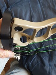 Prime Logic CT3 Compound Bow RH 29″ 60# 335fps EXTRA CAMS INCLUDED!