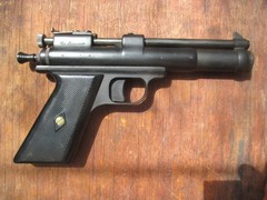 Excellent Hard to Find Challenger Arms PLAINSMAN CO2 Gas Pistol in Box w/ Papers