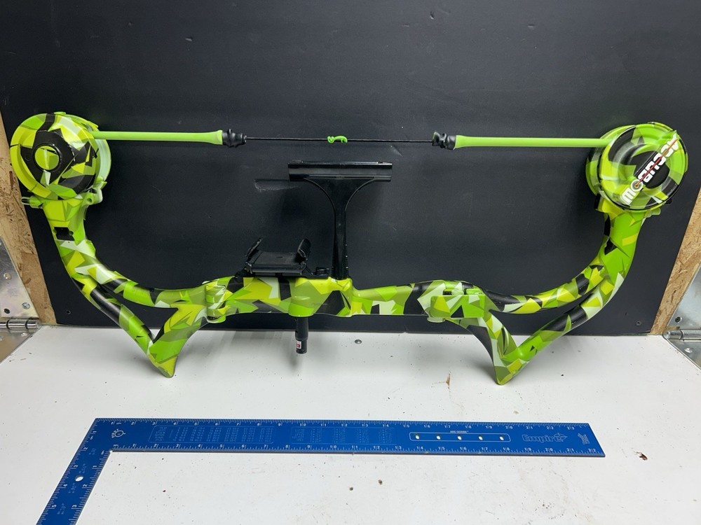 AccuBow 2.0 Archery Trainer Green Mantis Camo