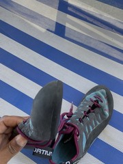 La Sportiva Tarantulace, Size 38.5/6.5+ , Topaz/Red rum