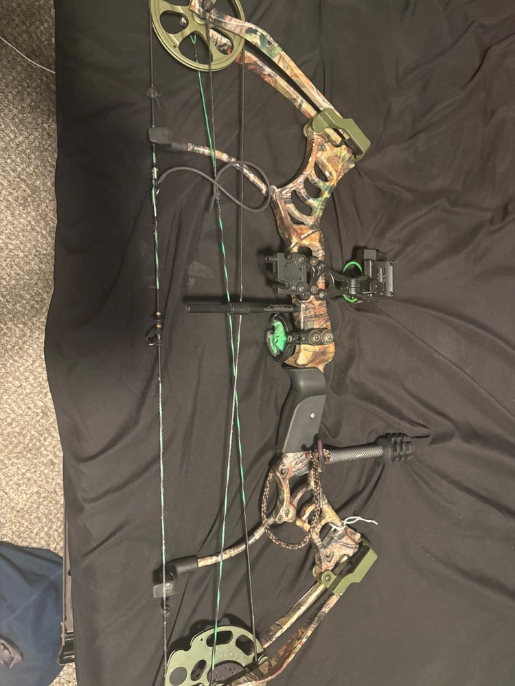 Bear Archery Vast Right Hand Compound Bow – God’s Country Color (AV04A2X0A7R)