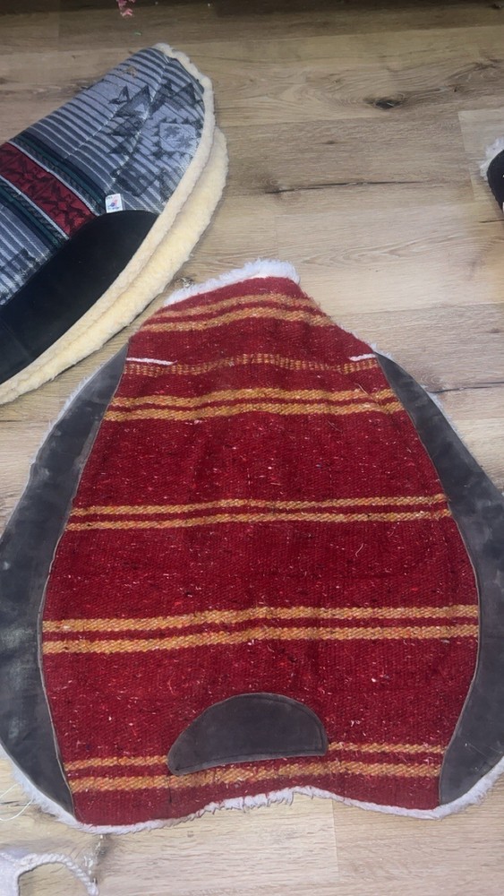 Contoured Saddle Blanket Wool Felt Leather Western Pad Red Striped Fleece