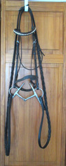 BLACK ENGLISH LEATHER BRIDLE WITH CRYSTAL BROW BAND, FULL CHEEK BIT, LACED REINS