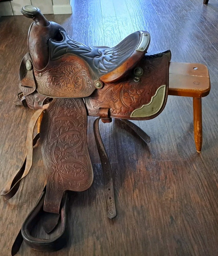 Vintage SIMCO 5567 Western Horse Saddle With Metal Trim