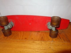 VINTAGE 70`s RED HEAVY DUTY PLASTIC 23in SKATEBOARD NEWPORTER-STOKER WHEELS -C19