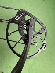 NEW Hoyt RX-9 Right Hand Black 70# 25-30″ Compound Bow