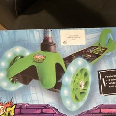 Nickelodeon TMNT Tales 3-Wheel Kick Scooter Tilt & Turn LED Wheels Green