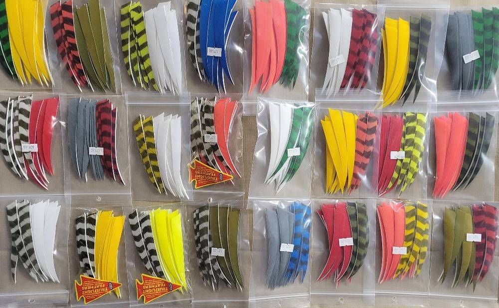 Trueflight Feathers 5 inch Shield Cut Combo Pack LW or RW – 12 Solid/ 6 Barred