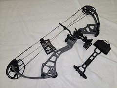 PSE Brute Force Lite Bow Package 40 – 70lbs/25″ – 31″/Charcoal