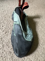 La Sportiva Mantra Climbing Shoes — Size EU 40.5 (US M8/W9) — No-Edge Slipper