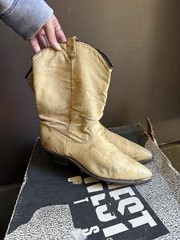 Dingo Western Boots Tan Leather US Size 8.5 Womens Vintage, broken-in well loved