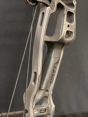 Hoyt VTM 31 – Battleworn (Limited Edition Gray) – Hand: Right-hand Draw + More