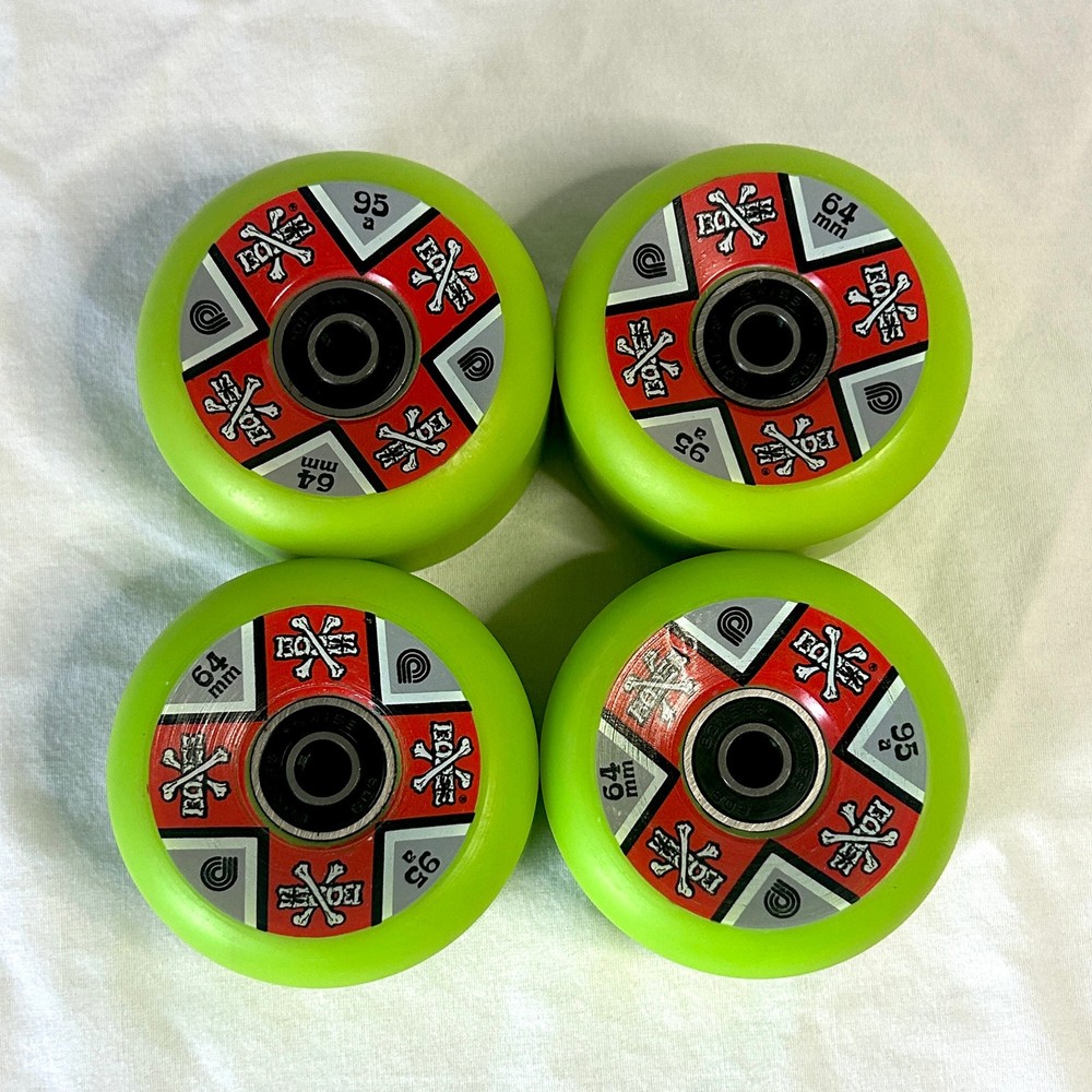 VINTAGE Powell Peralta CROSS BONES Green Wheels