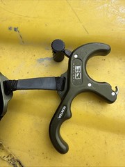 B3 Archery Exit Hunter Release Aid Three Finger Thumb Button with Wrist Strap