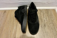 Gravis Arto Mid Black/Black Size 9 RARE