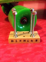 Biznikz Skatemounts EZ Skateboard Deck Display Wall Mount (1pc.) Hanger Art