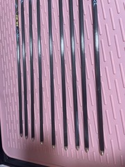 Gold Tip Ultralight Carbon Arrows 600 Spine 23 1/2 in Black/Pink Vanes set of 9