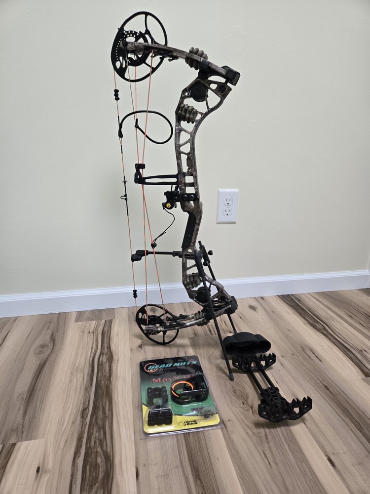 Bear Archery Divergent Compound Bow RH 45-60 Lbs. DL 25.5-30 In.