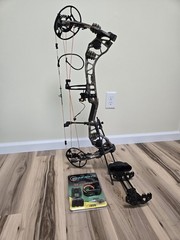 Bear Archery Divergent Compound Bow RH 45-60 Lbs. DL 25.5-30 In.
