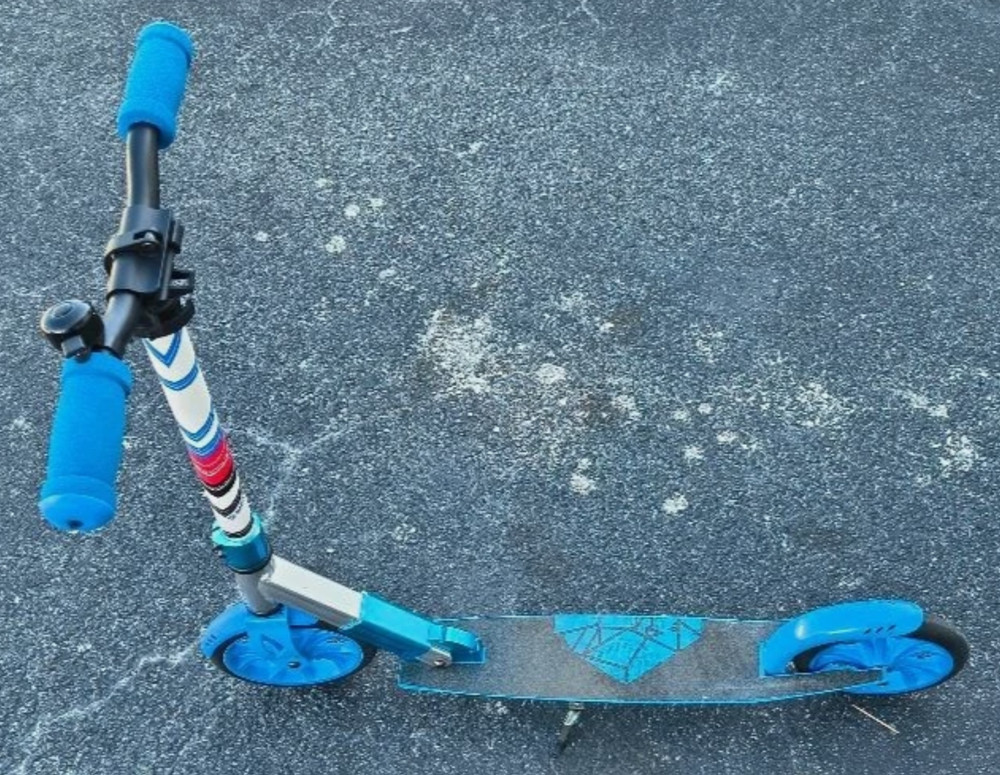 Blue Swagtron K8 Kick Scooter Foldable Lightweight 220LB Capacity Free US Ship