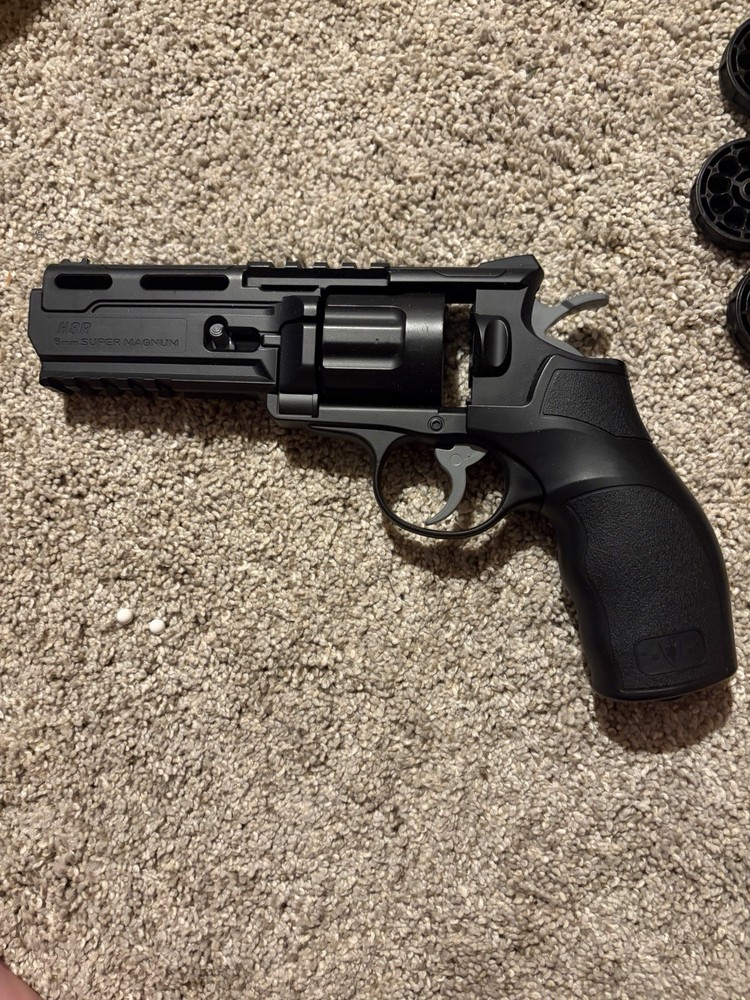 Elite Force H8R revolver 6mm CO2 airsoft with 5 mags, box & allen key