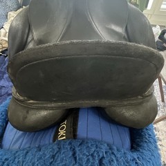 Wintec 17 in Isabella Werth Black Dressage Saddle with CAIR System