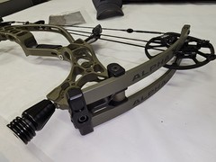 Hoyt Alpha X 30 LEFT HANDED 40 – 50lbs/25″ – 30″/Wilderness