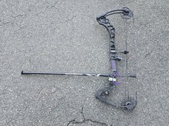 matthews avail, 28 inch stabalizer, drop away rest. 45 pound mods, 25.5 in draw