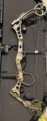 Bear Charge Compound Bow w/ Sight & Arrow Quiver, 29″ Draw Length, Camo Green