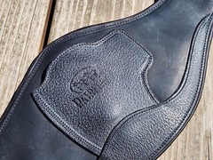 Devoucoux Black/Black Padded Anatomic English Jumper Girth – 52″/130cm – NWT!